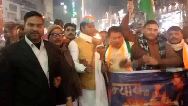 राहुल गांधी की पदयात्रा के समर्थन में जिला कांग्रेस ने निकाली मसाल जुलूस यात्रा