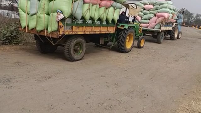  लोग अपना धान मंडी में देने की बजाए मिलर्स को दे रहेहे ।