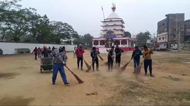 बांका दुर्गा मंदिर परिसर में स्वच्छता अभियान चलाया गया भाजपा नेता रंजीत यादव के नेतृत्व में #बांका #Banka 