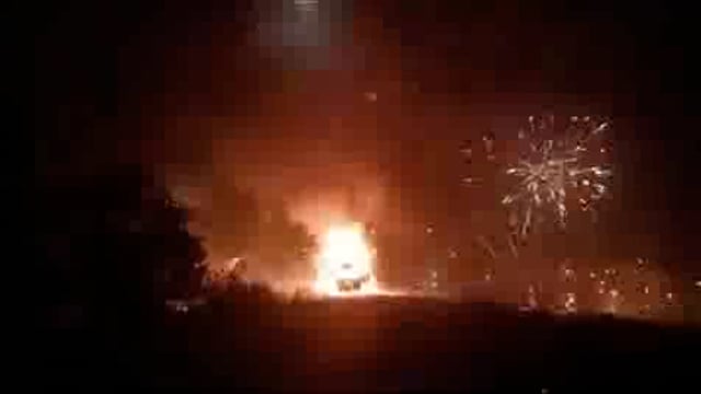 उन्नाव: 
अयोध्या आ रहे पटाखों से भरे ट्रक में लगी आग, 3 घंटे तक हुई आतिशबाजी