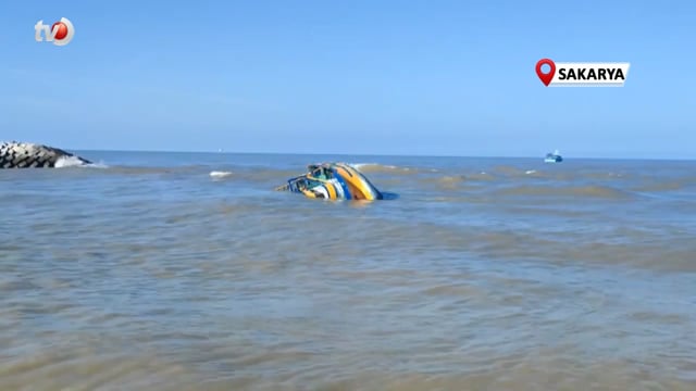 14 Metrelik Midye Teknesi Soluğan Dalga Sebebiyle Yan Yatarak Battı