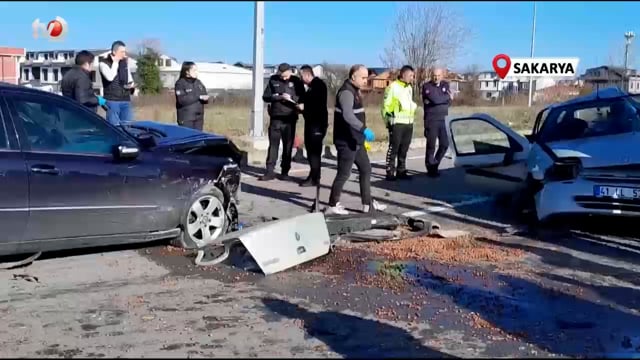 İki Otomobil Kavşakta Çarpıştı 1 Ölü, 2 Yaralı