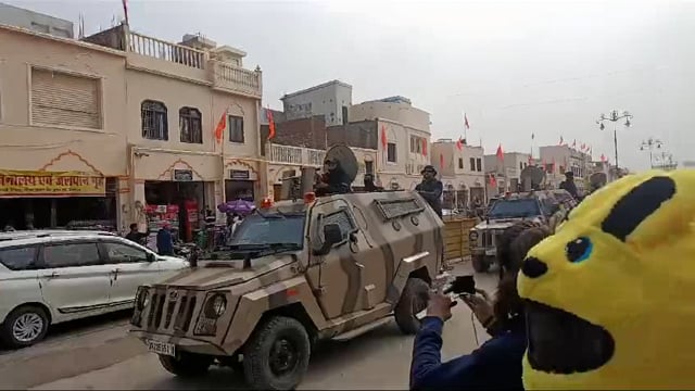 अयोध्या
कमांडो पहुचे अयोध्या धाम,22 जनवरी को होने वाली श्री राम भगवान प्राण प्रतिष्ठा की सुरक्षा को लेकर NSG के जवान पहुचे अयोध्या धाम अयोध्या पूरी तरीके से सुरक्षा की व्यवस्था के घेरे में वायु सेना,मिलिट्री से लेकर सभी सुरक्षाकर्मी मौजूद।
नेशनल मीडिया न्यूज़। 
Krishna Singh