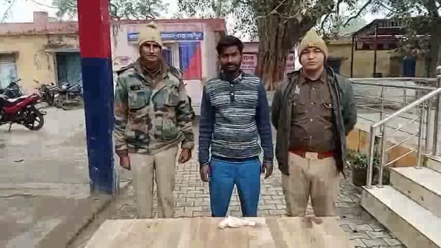 थाना मदनापुर पुलिस टीम द्वारा एक अभियुक्त को अवैध असलाह के साथ काबिलपुर तिराहा से किया गिरफ्तार