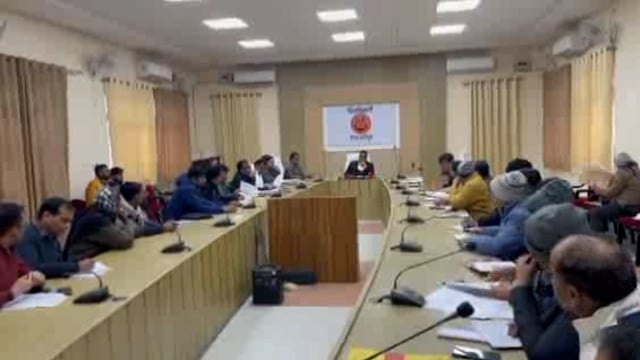 आज जनपद शाहजहांपुर के नवीन कलेक्ट्रेट सभागार में जिलाधिकारी उमेश प्रताप सिंह की अध्यक्षता में जिला स्तरीय दिव्यांगजन 