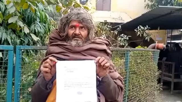 शाहजहांपुर:जलालाबाद क्षेत्र में महात्मा की मढ़ी पर दबंगों ने किया कब्जा,न्याय के लिए बाबा अधिकारियों के काट रहा चक्कर।