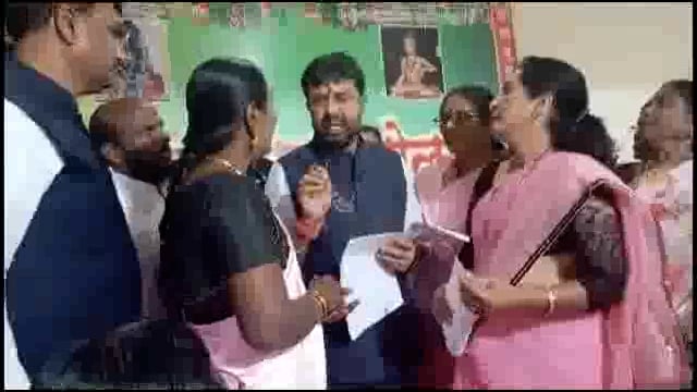 उदगीर तालुका अंगणवाडी संघटनेच्या वतीने कॅबिनेट मंत्री संजय बनसोडे यांना निवेदन