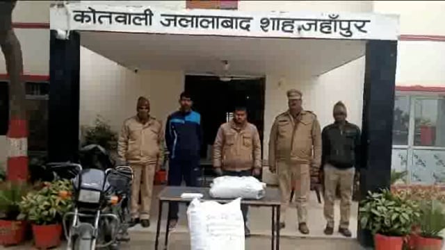 शाहजहांपुर:जलालाबाद पुलिस ने 16 किलो डोडा पोस्ट के साथ दो मादक पदार्थ तस्करों को पुलिस ने कोला मोड़ से गिरफ्तार कर लिया