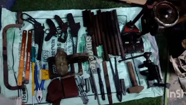 पुलिस टीम के द्वारा अवैध असला फैक्ट्री का किया गया भंडाफोड़ बने अधबने भारी मात्रा में तमंचे किये बरामद