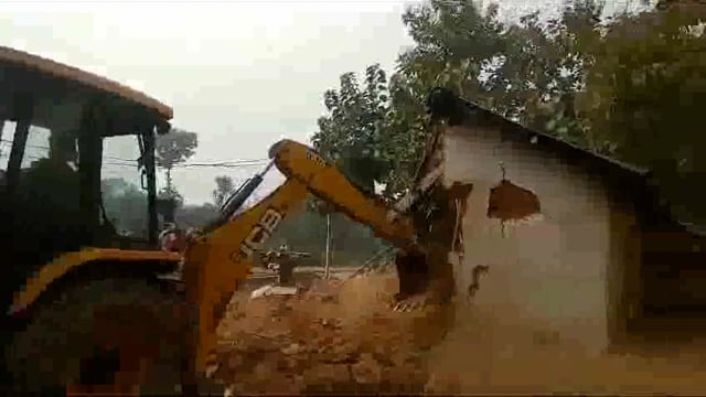 Kahalgaon: गरीबों के घर पर चला बुलडोजर दबंगों ने उजाड़ दिया आशियाना 