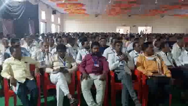 उदगीर मतदार संघात मराठा समाजाचे सर्वेक्षण करण्यासाठी तहसीलदार रामेश्वर गोरे यांनी दिले कर्मचाऱ्यांना प्रशिक्षण