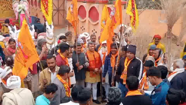 खैर तहसील क्षेत्र के गांव अहरौला में चौधरी समाज ने भगवान श्री राम जी की निकली झांकियां