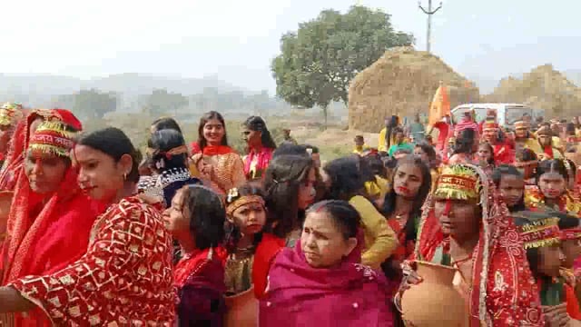 तीन दिवसीय श्री राम महायज्ञ को लेकर 501 कलश एवं राम दरबार की भव्य झांकी के साथ निकाली गई भव्य कलश शोभा यात्रा