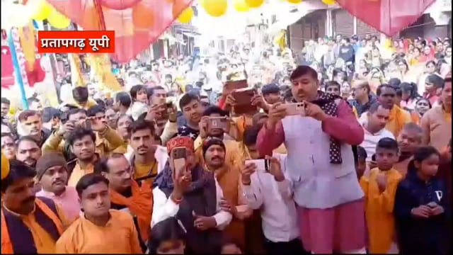 PRATAPGARH: - कटरा गुलाब सिंह में किया गया कार सेवक का सामान निकाली गई भव्य शोभा यात्रा