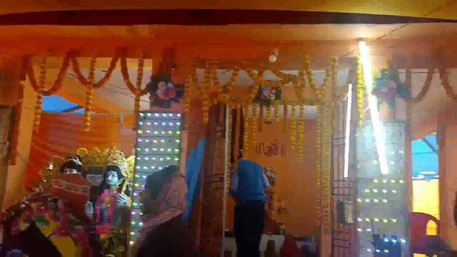 वैष्णवी दुर्गा मंदिर फुल्लीडुमर में हो रहे तीन दिवसीय श्री राम महायज्ञ के भंडारे में प्रतिदिन हजारों भक्त खा रहे प्रसाद 
