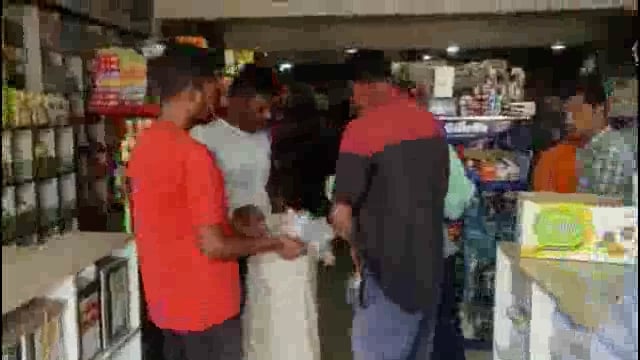 नगरपालिकेने उदगीर शहरात प्लॅस्टिकच्या पिशव्या विक्री करणाऱ्या दुकानदारावर केली कारवाई