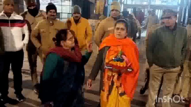  अखिल भारत हिंदू महासभा की जिला अध्यक्ष छाया गोतम ने श्री कृष्ण जन्म स्थान पर किया प्रदर्शन