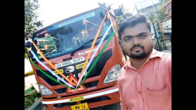 हंडरगुळी येथे युवकांची गळफास घेऊन आत्महत्या