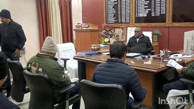 लखीसराय जिला मुख्यालय परिसर स्थित जिलाधिकारी अमरेंद्र कुमार कार्यालय कक्ष में जिलाधिकारी की अध्यक्षता में बैठक आयोजित