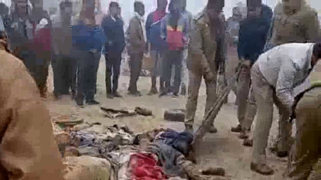 शाहजहानपुर: अल्लाहगंज क्षेत्र भीषण सड़क हादसा,ऑटो टैक्सी और ट्रक की भयानक भिड़ंत में करीब एक दर्जन लोगों की दर्दनाक मौत,