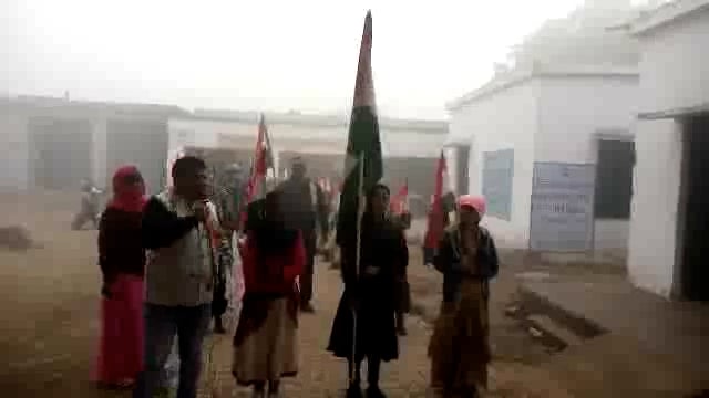 75 वें गणतंत्र दिवस के अवसर पर समविलियन विद्यालय तेहरा महावन के छात्र-छात्राओं ने निकाली प्रभात फेरी