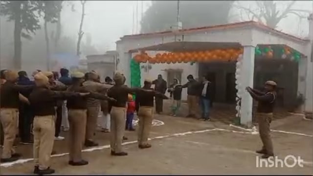 गणतंत्र दिवस इटियाथोक ब्लॉक पर मनाया गया खंड विकास अधिकारी ने उपस्थित लोगों को संविधान की शपथ दिलाई