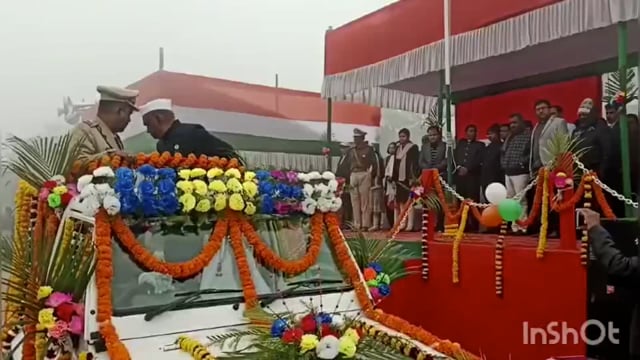 लखीसराय जिला मुख्यालय परिसर गांधी मैदान में 75वां गणतंत्र दिवस पर जिलाधिकारी ने किया झंडो तोलन