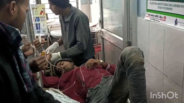 लखीसराय एसपी आवास मुख्य सड़क पर  अनियंत्रित ट्रक चालक ने बाइक सवार युवक को मारी टक्कर युवक जख्मी