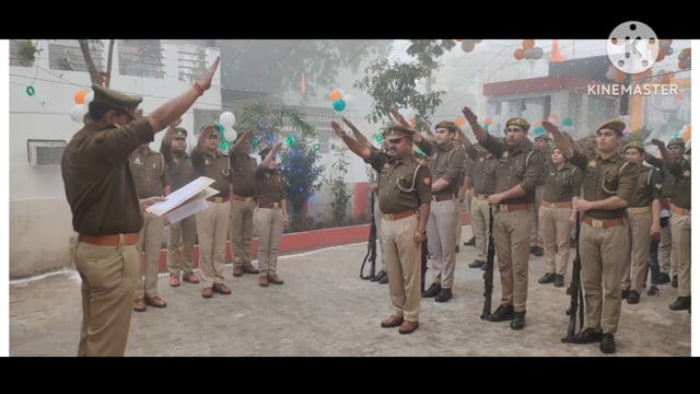 कमला नगर थाना प्रभारी ने कमला नगर थाने में ध्वज रोपण का किया