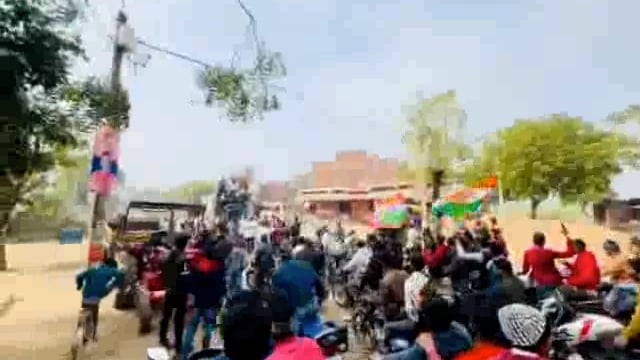 ७५ वें गणतंत्र दिवस के शुभ अवसर पर भारतीय युवा विद्यार्थी संगठन के संस्थापक सक्षम सिंह योगी के नेतृत्व मे निकली भव्य तिरंगा यात्रा