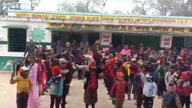 मॉर्डन प्राथमिक विद्यालय के बच्चो ने गणतंत्र दिवस पर जमकर लगाये नारे,प्रस्तुत किया सांस्कृतिक कार्यक्रम व निकाली प्रभात फेरी