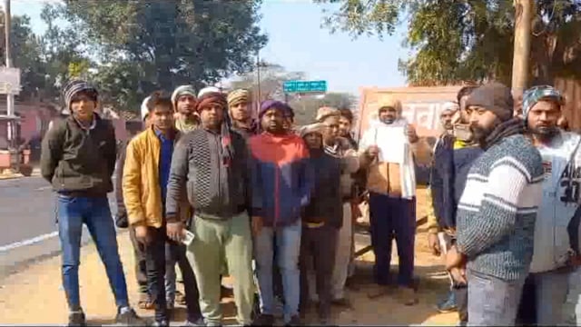 खैर,कोतवाली  सब्जी मंडी व्यापारी से दिनदहाड़े बाइक सवार बदमसो,ने,578000 लूट,की