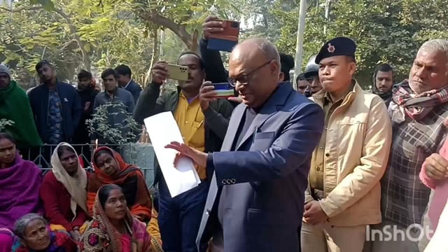 बिहार राज्य मिड डे मील रसोइया ने जिलाधिकारी अमरेंद्र कुमार को 11 सूत्री मांगों के समर्थन में सौंपा ज्ञापन