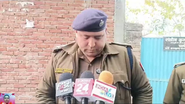 Kanpur Panki Thana Kshetra Mein Ek vyakti ki jalkar mrutyu ho gai police ne ek vyakti ko hirasat Mein Lekar poochhtaachh