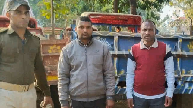पुलिस ने अमझरी गांव के समीप बालू परिवहन कर भाग रहे एक ट्रैक्टर को किया जप्त चालक गिरफ्तार