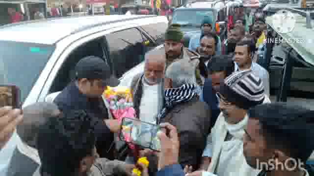 सूरजगढ़ा -पटेल चौक पर मंत्री श्रवण कुमार का कार्यकर्ताओं ने फूलमाला पहनकर स्वागत किया।