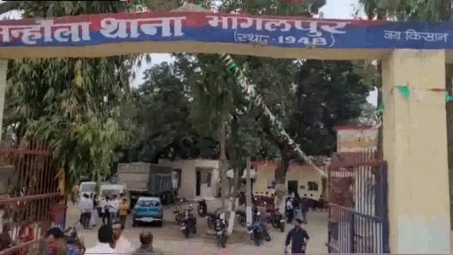 भारी मात्रा में देशी मसालेदार शराब के साथ दो तस्कर गिरफतार 