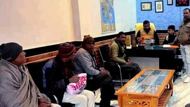 बलरामपुर ब्लाक प्रमुख श्रीदत्तगंज ने अपने कैंप कार्यालय शुक्लागंज पर लगाया जनता दरबार सुनी आमजन की फरियाद ।