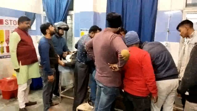 ओरा गांव के समीप बाइक की आमने सामने की टक्कर में एक घायल