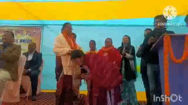 सूर्यगढ़ा-स्थानीय सामु० स्वास्थ्य केंद्र सूर्यगढ़ा के चार स्वास्थ्य कर्मी को सेवा उपरांत भाव भीनी पूर्वक विदाई दी गई।