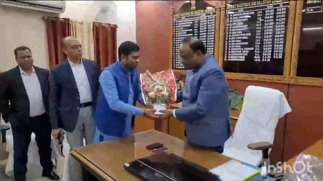 लखीसराय जिला मुख्यालय परिसर स्थित जिलाधिकारी कार्यालय परिसर में जिलाधिकारी रजनीकांत ने संभाला अपना पदभार