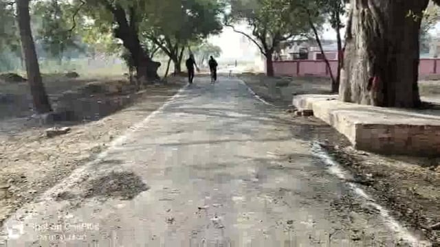 30 लाख रुपए से बनाई गई सड़क एक माह में उखड़ने लगी