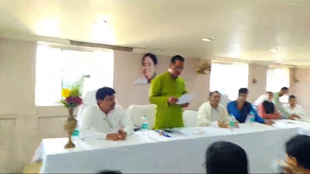 কাঁথি পৌরসভার কাউন্সিলরদের শপথ বাক্য পাঠ করাচ্ছেন পূর্ব মেদিনীপুর জেলা সাংগঠনিক সভাপতি পিযূষ কান্তি পন্ডা মহাশয়