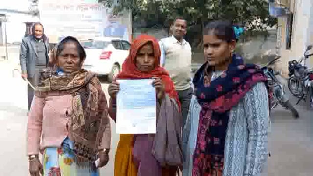 विवाहिता को मार कर लटकाने का आरोप,मृतका की मां ने CO से की शिकायत,मृतका के मायके पक्ष के लोग क्षेत्राधिकार कार्यालय