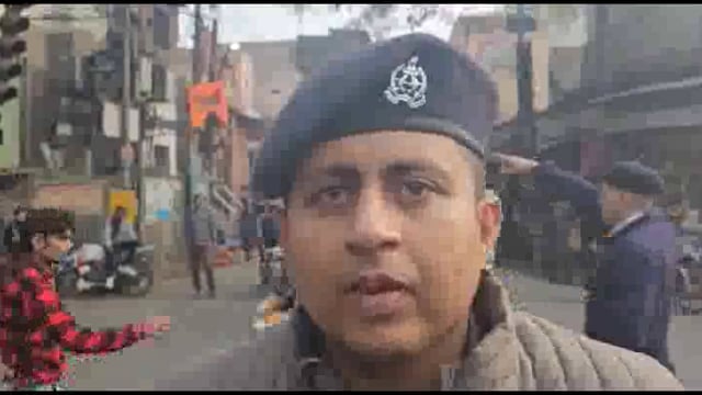 घटिया आजम खा चौराहा पर जो की नई और पुराने मुंड को जोड़ता है ट्रैफिक मैनेजमेंट के हिसाब से बहुत इंपॉर्टेंट है