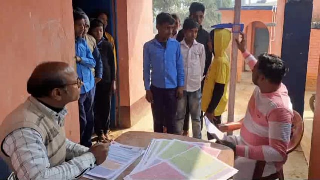 सभी सरकारी विद्यालयों में हो रहे विद्यार्थीयों की स्वस्थ्य जांच 