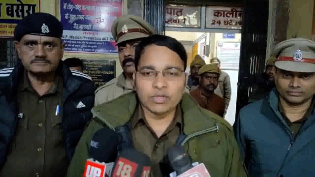 गोंडा हसिया दिखाकर बैंक कैशियर से लूट करने वाले वांछित अभियुक्त को पुलिस ने मुटभेड़ के बाद किया गिरफ्तार।