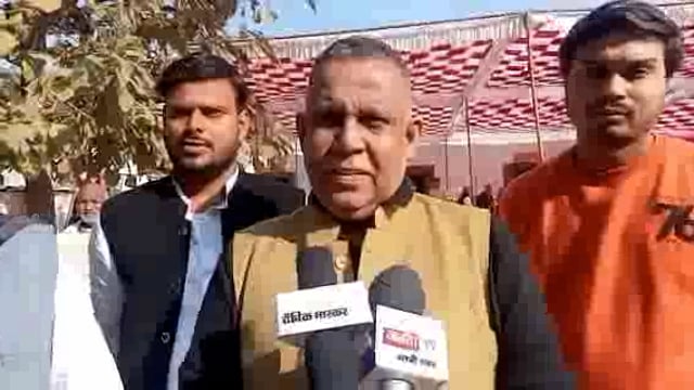 बेरूवारबारी में समाज सेवी राजेश सिंह दयाल ने कहा कि लोगो की सेवा से बढ़कर और कोई नेक कार्य नही