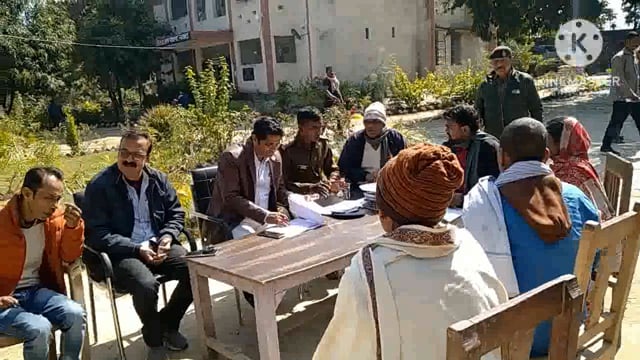 सिरदला थाना परिसर में भूमि विवाद से संबंधित मामलों को लेकर शनिवार को जनता दरबार आयोजित कर एक मामले का किया गया निष्पादन