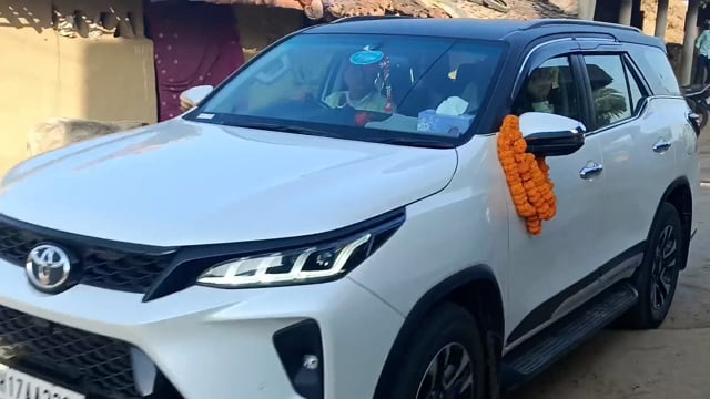 विधायक ने पांच मुख्यमंत्री ग्राम सड़क योजना का फीता काटकर एवं नारियल फोड़कर किया शिलान्यास